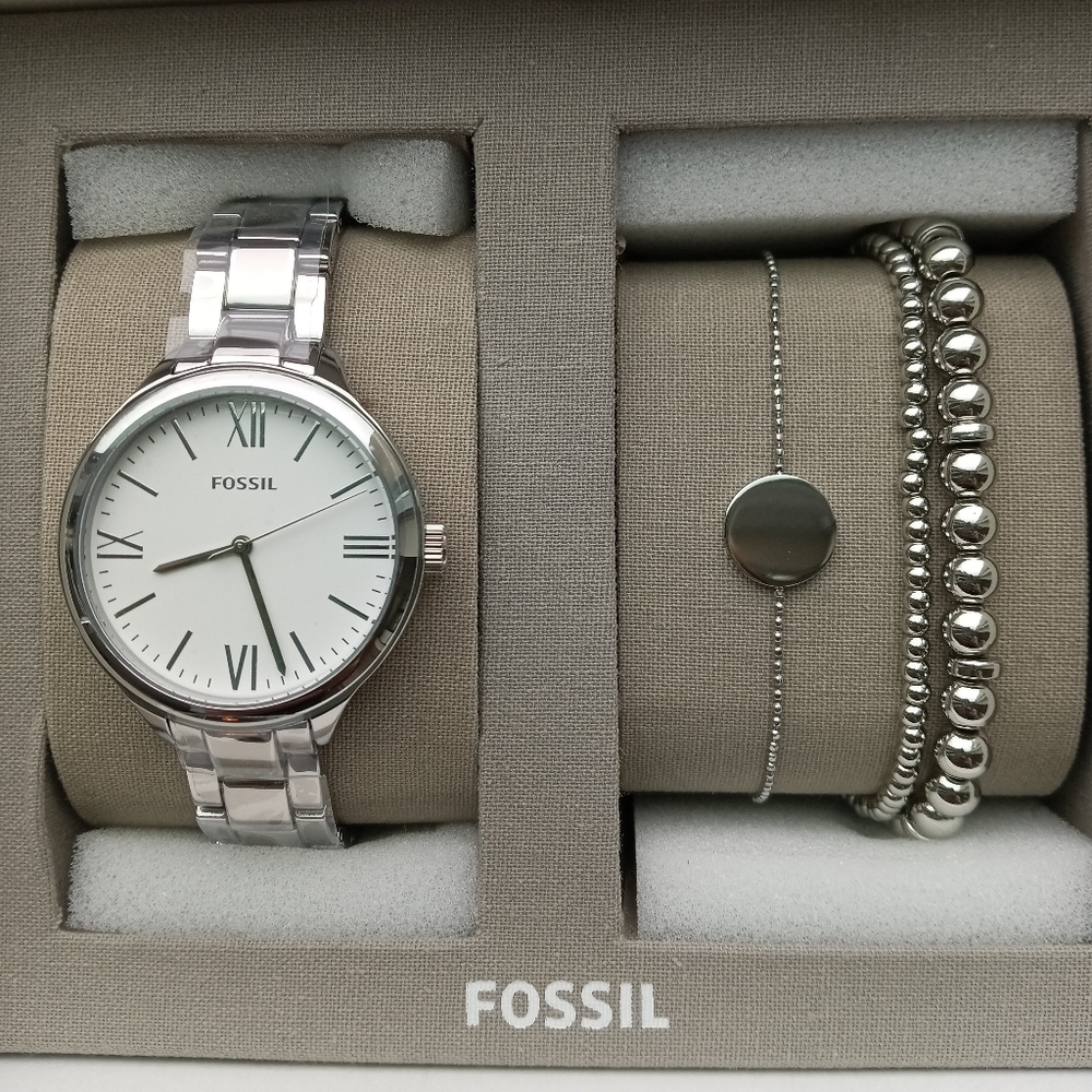 🌼 NWT Fossil silver tone watch + bracelets set - Picture 4 of 6